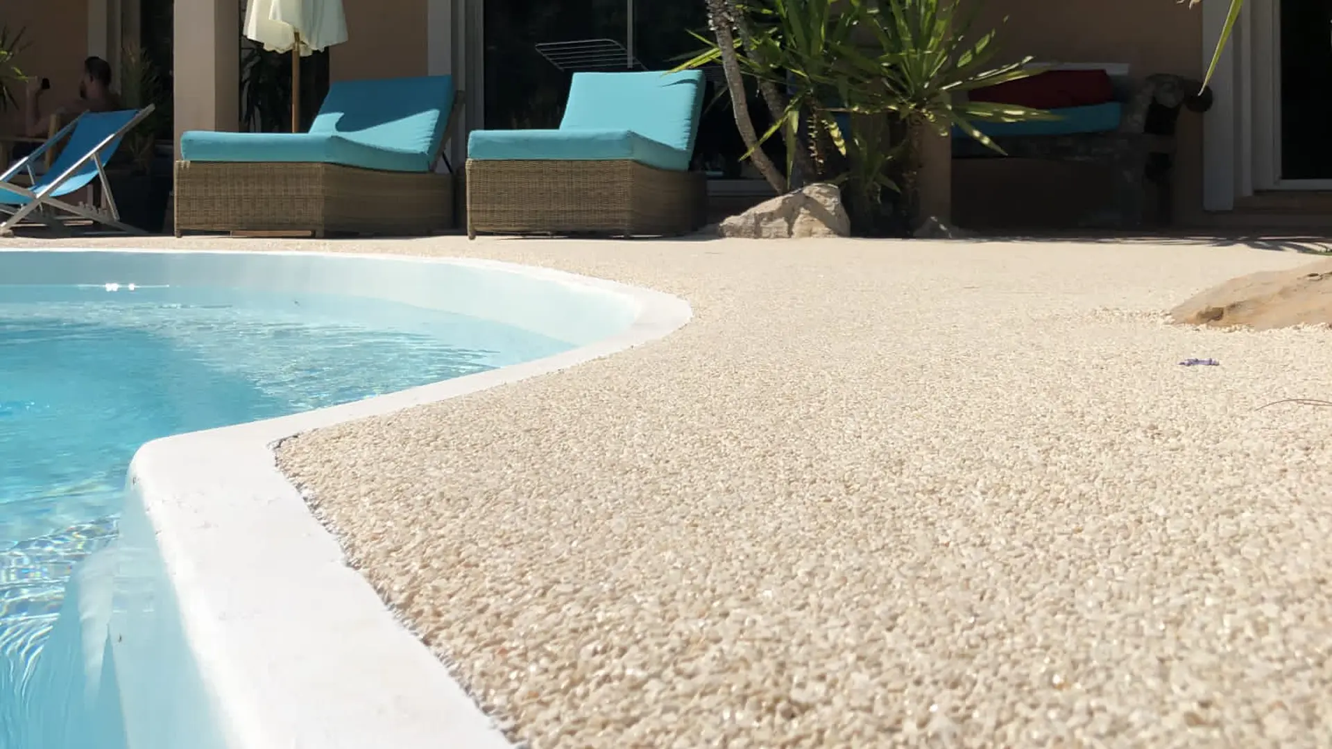 livingstone-moquette-pierre-piscine-texture